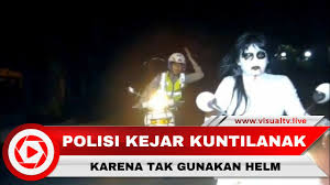 Sagaramisteri kuntilanak merah disiram bensin lalu dibakar,penampakan kuntilanak asli,penampakan pocong. Viral Video Polisi Kejar Kuntilanak Mengendarai Motor Tanpa Helm Youtube