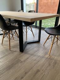 table de salle a manger sur mesure avec plateau en hetre massif en 2020 table salle a manger chaise salle a manger salle a manger