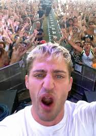 HeRobust Shares #Selfies From Hangout Festival