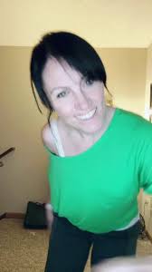 Hi! My name is Melissa. I love to dance. Anyone else like to dance around  their house?? 🤣😄🥰