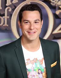 Skylar Astin