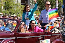 Here's all we're doing at the points guy to celebrate pride month. Vizeprasidentin Harris In Begleitung Ihres Ehemanns Doug Und Ihrer Nichte Meena Lachelt Auf Der Pride Parade In San Francisco Kalifornien Der Menschenmenge Zu Us Botschaft Und Konsulate In Deutschland