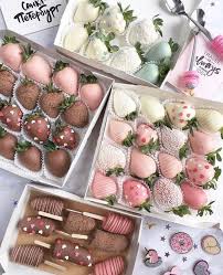 Cadeau En Chocolat Fraises Enrobees De Chocolat Fraise Au Chocolat Enrobe De Chocolat