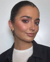 Just a reminder that I still do soft glam makeup and I still love it! Did  my gorgeous friend @emma.argiro's makeup tonight 🩷