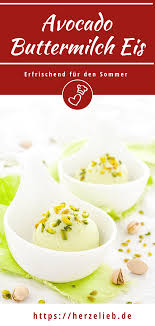 Avocado Buttermilch Eis Mit Honig Und Pistazien Rezept In 2020 Buttermilch Lebensmittel Essen Eis