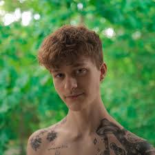 Samuel Deese's Instagram, Twitter & Facebook