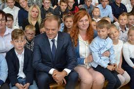 Check spelling or type a new query. Donald Tusk Odwiedzil Szkole Jubilatke W Chmielnie Prywatna Wizyta Przewodniczacego Rady Europejskiej Na Kaszubach Zdjecia Dziennik Baltycki