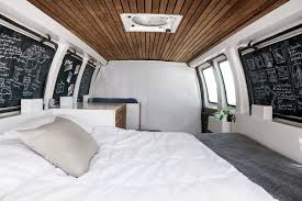 Généralement, la majorité d'entre nous utilise du contreplaqué de 15 mm pour la conception de l'aménagement intérieur du fourgon : Fourgon Amenage En Camping Car A Faire Soi Meme Une Idee De Genie