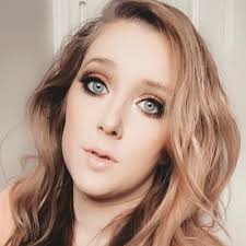 Samantha Weakley's Instagram, Twitter & Facebook