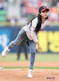 Nayeon Twice Imnayeon Kpop Jyp Idol Kpopidol Koreanmusic Nayeontwice Baseball Girls Poses Girl With Curves
