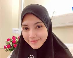 Pemenang yang paling kreatif akan mendapat rambut kak anita di dalam gambar di atas. 0uh5axp6tq6uhm