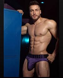 周一嘎肌肉｜無處安放的巨根！ 堪稱「OnlyFans 始祖」的委內瑞拉歌手：Henry Licett | GagaTai 嘎嘎台