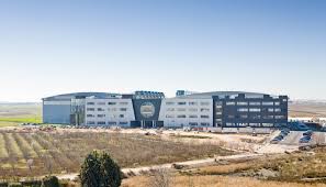 Getafe ist eine vorstadt von madrid, etwa 13 kilometer südlich davon gelegen. Referenzen Trimo Building Envelope Solutions