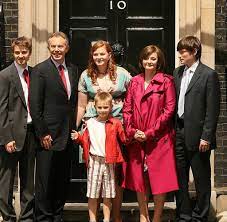 Accounts of blair's wealth vary, with some estimates placing it as the blair family reportedly jumped on the property gravy train, snapping up more than two dozen. Tony Und Cherie Blair Bilder Fotos Welt