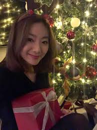 各位早晨，今日係12月25號星期三。今日部份時間有陽光， 19至24度🌤￼ +2向各位送上聖誕祝福， Merry Christmas  ￼￼￼🎄🎁🎅🎊🎉 #哎呀窗簾未拉番好#聖誕快樂#周嘉儀#venuschow￼￼