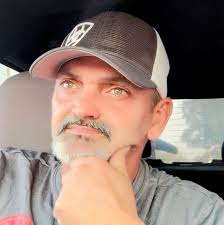 The very talented @_jamieleephotography_ playing with colour 😍 . . . .  #photoshoot #behindthescenes #converse #blonde #inked #photooftheday  #recommended