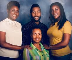 Issa rae and fiance louis diame keep their relationship extremely private, but they were right under our noses all along! Issa Rae S Family Husband Siblings Parents Bhw