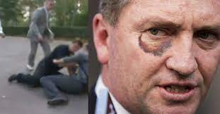 Working hard trying to do my best for new england and our nation. Tamworth Edition Of Q A Postponed After Barnaby Joyce And Tony Windsor Punch On In Car Park The Betoota Advocate