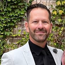 10 years ago today, I walked into the VMware office, marking my first day  as an employee. This company has not only changed my career, but it has  also enriched my life.