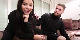 Haar leven als vlogger/nu mijn mening? Vlogger Monica Geuze Is In Verwachting Van Haar Eerste Kindje