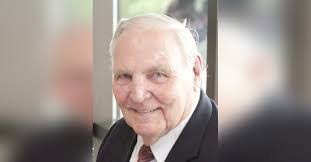 Joe Snelling's Instagram, Twitter & Facebook