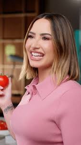 bella “Fits Anywhere”, • Credits •, Director: Macarena Rubio, Agency: Stink  Studios, Editor: Doobie White, Assistant Editor: Hope Abrom, Colorist: Omar  Inguanzo, Flame Artists: Wren Waters, Fabrizzio ...