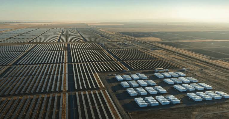 Tesla (TSLA) reportedly in talks to buy $2.9B in Chinese solar equipment  for 100 GW US push | Electrek
