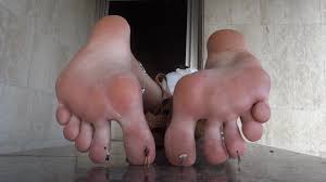 Feet fj: giantess foot worship crush - ThisVid.com