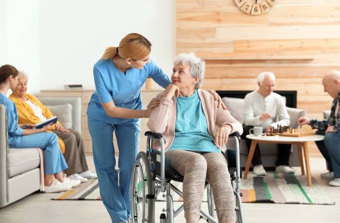 Assisted Living & Nursing Homes: What's the Difference?