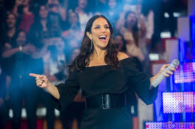 Maybe you would like to learn more about one of these? Em Portugal Ivete Sangalo Explica Por Que Nao Levou Filhas Idade Delas Com Imagens Vestido De Batismo Ivete Sangalo Gemeos