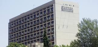 Ο τομέας κλασικών σπουδών του απθ ανέβηκε δύο θέσεις υψηλότερα σε σχέση με πέρυσι, αφήνοντας πίσω ιστορικά πανεπιστήμια. Sto Pleyro Toy Prytanh Toy Ap8 224 Panepisthmiakoi Stekomaste Apenanti Sthn Apopeira Stoxopoihshs Toy 15minutes