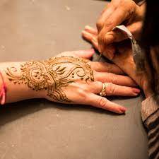 Ich bin aber erst 16. Henna Tattoos Was Du Bei Der Tattoo Alternative Beachten Solltest Bunte De