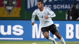 Dem fc schalke 04 droht zum rückrundenauftakt gegen werder bremen der ausfall von dennis aogo. Aogo Wechselt Zu Schalke 04 Sport Dw 29 08 2013