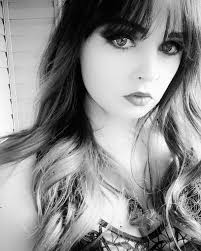 Courtney Onan's Instagram, Twitter & Facebook