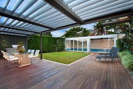 Store banne solaire leroy merlin. Pergola Bioclimatique Pour Profiter De Sa Terrasse En Toute Tranquillite Maison Et Domotique