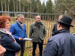 Auch äußert er sich zur. Hubert Aiwanger En Twitter Bauernhofe Erhalten Landwirte Nicht Ungerechtfertigt An Pranger Stellen Dungeverordnung Uberarbeiten Messstellen Uberprufen Besichtigung Einer Nitrat Messstelle Mit Landwirten Im Wald Bei Burglengenfeld Oberpfalz Ich