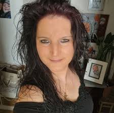 In Eisenach-Stregda brennt das Gebäude der früheren Großraumdisco MAD. Wie  die Polizei MDR THÜRINGEN bestätigte, ist das Feuer kurz nach 17 Uhr aus  noch unbekannter Ursache ausgebrochen. Das einsturzgefährdete Hauptgebäude  lasse die