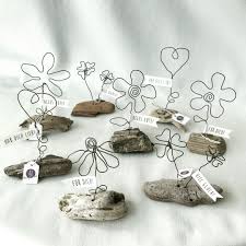 Filigrane Bluten Als Kleiner Gruss Fur Zwischendurch Das War Ein Versuch Auch Mal Mit G Basteln Mit Papierdraht Basteln Mit Draht Basteln Mit Steinen