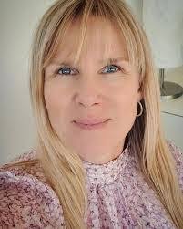 Deidre Hurst's Instagram, Twitter & Facebook