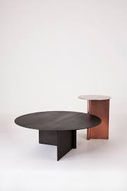 La taille de son plateau est de 754 x 515 mm. Os Table Atelier De Troupe