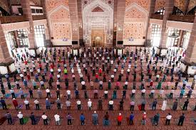 Solat sunat qabliyah jumaat boleh dilakukan diantara dua azan, iaitu belum khatib naik ke mimbar untuk memberi khutbah 5 hari yang lalu. Spektrum Solat Jumaat Pkpp
