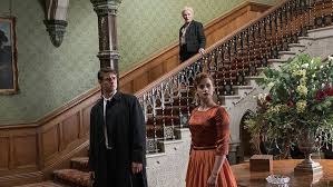 Un confronto incrociato tra i componenti di una ricca famiglia inglese. Crooked House Review Variety