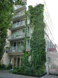 Mur Vegetal Version Plantes Grimpantes Dans L Avenue Jean Jaures Paris 19e Paris Cote Jardin Mur Vegetal Plante Grimpante Vegetal