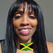 I took off my blue today just to represent my country #TEAMJAMAICA 🇯🇲  40,000 people @wirelessfest Thank you for having me. UK 🇬🇧 I love you 😭