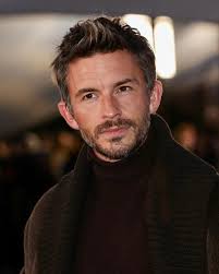 This is just a tiny forehead crease appreciation post. ♥️♥️♥️ He really  just looks so good and there will be no forehead crease slander allowed in  this house thank you 😘 #jonathanbailey #