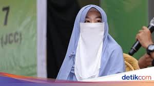 Larissa chou bongkar 7 alasan minta cerai | ini tanggapan alvin faiz. Cerita Hidup Larissa Chou Di Keluarga Beda Ras Dan Agama