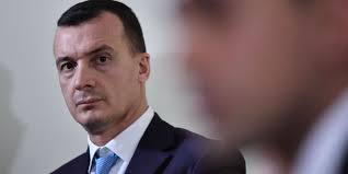 Alle volte c'erano dei protocolli non voglio che l'immagine di me sia quella di 20 anni fa», in riferimento alla esperienza di casalino al grande fratello. Com Era Rocco Casalino Del M5s Quando Partecipo Al Grande Fratello Moda Donna Spettacolo Gossip E Bellezza Leichic It