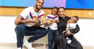 2 en 2003 et 2013 pour l'ensemble de sa carrière. Tony Yoka Et Estelle Mossely 6 Semaines Sans Les Enfants Le Couple Profite Purepeople