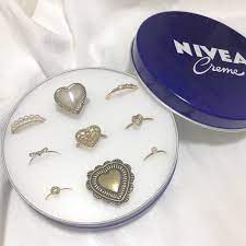 田上茉奈 on instagram nivea ニベア使い切ったら絶対作ろうって決めてたから念願すぎて嬉しい ニベア綺麗に使い切った自分褒めたい笑 nivea ニベア ニベア青缶 ニベア缶 handmade diy女子 リングケ tableware plates diy