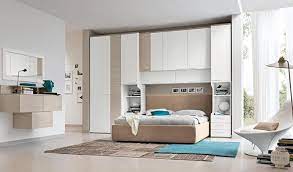 Dai formati più piccoli da 150 cm fino agli armadi maxi da quasi 5 metri di larghezza, ce n'è per tutte le camere da letto, grandi o piccole. Armadi A Ponte Componibili Idee E Consigli Armadi A Ponte
